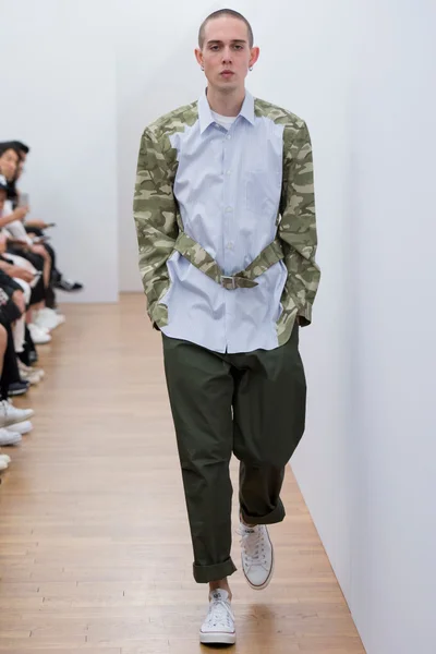 Look 16